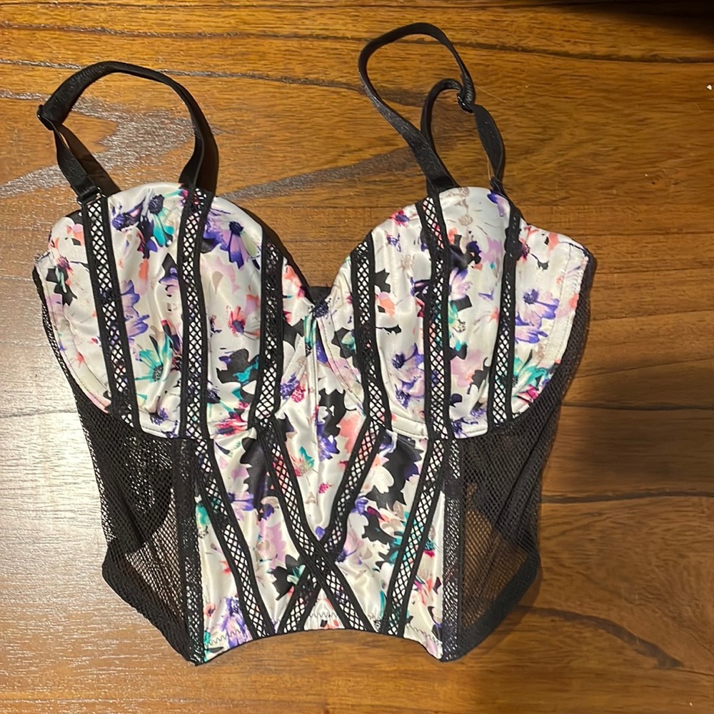 Victoria’s Secret 32D bra